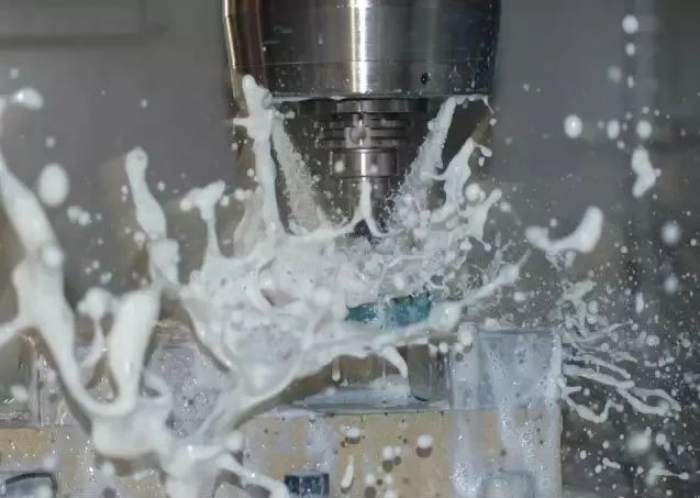 金屬加工液消泡劑應用場景圖