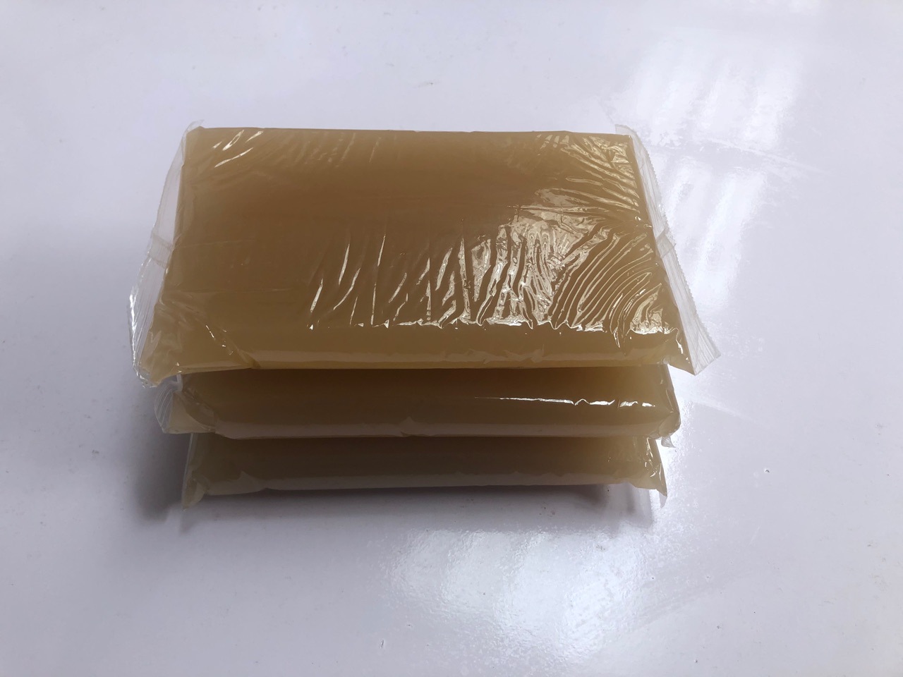 蛋白膠的泡沫比較多，可以選擇蛋白膠消泡劑