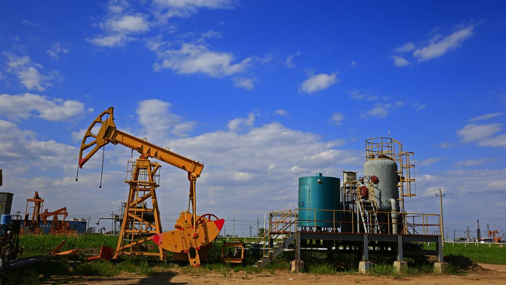 油田助排劑起泡沫，看來少不了油田助排劑消泡劑了！